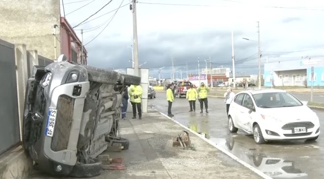 Violento choque en el barrio Austral entre un Ford Fiesta y una Renault Duster